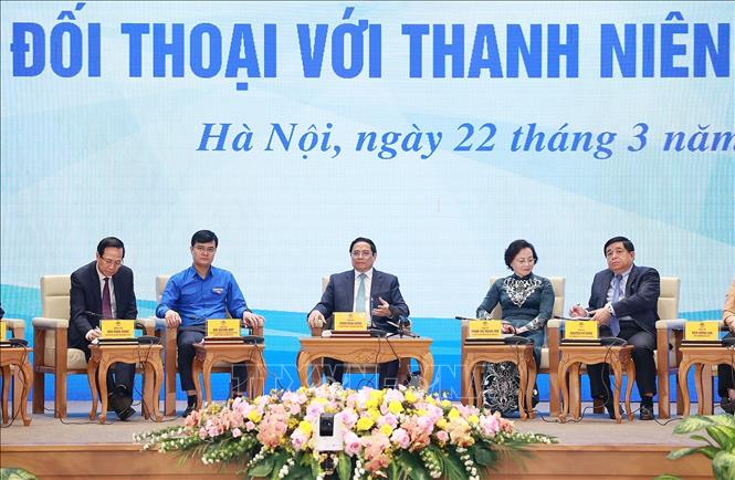 Thủ tướng Phạm Minh Chính cùng đại diện các bộ, ngành và Trung ương Đoàn tham gia đối thoại với thanh niên. Ảnh: Dương Giang/TTXVN