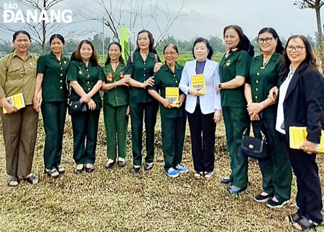 Các thành viên Ban liên lạc cựu chiến binh Tiểu đoàn 3 trong một lần gặp nhau để ôn lại kỷ niệm. Ảnh: PV