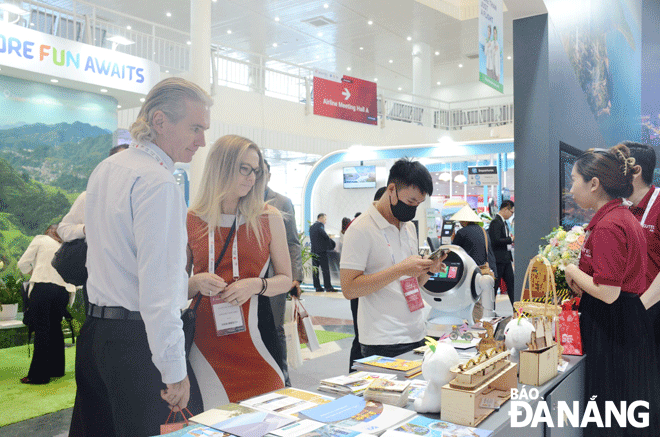 The Da Nang Tourism Promotion Centre displays local featured souvenirs at the Routes Asia 2022. Photo: THU HA