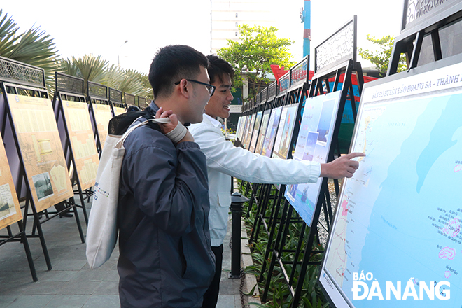 On display at the exhibition is the latest map of Hoang Sa Island District in Vietnamese and English published by the Publishing House of Natural Resources, Environment and cartography