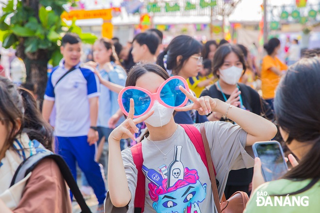 Camps at schools celebrating the 92nd founding anniversary of the Ho Chi Minh Communist Youth Union attract the participation of a large number of pupils.