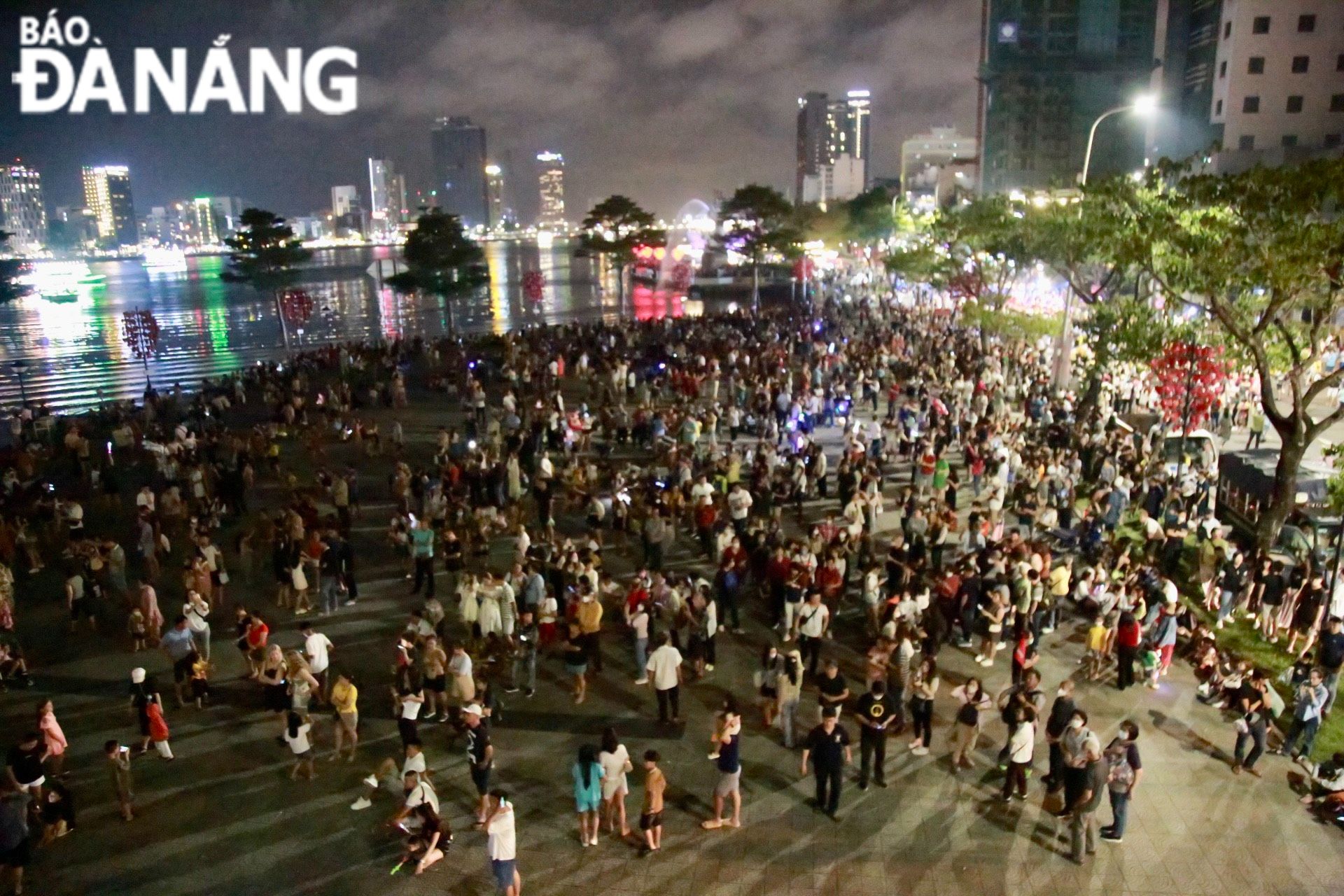 Various activities held at a public park at the eastern end of the Rong (Dragon) Bridge in response to Earth Hour 2023 attracting a large number of visitors