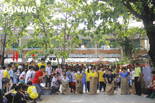 Pupils of the Le Thanh Ton Junior High School took part in the game of sack jumping