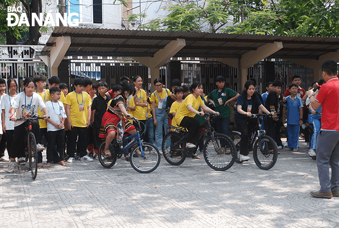 The slow bike race brought a lot of laughter to viewers