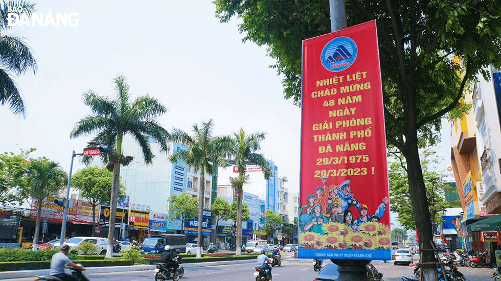 Băng rôn được treo dọc các tuyến đường lớn của thành phố như Điện Biên Phủ, Nguyễn Văn Linh, Bạch Đằng…