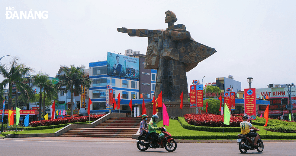 The statue of Mother Nhu in Thanh Khe District is decorated with colorful flags and flowers