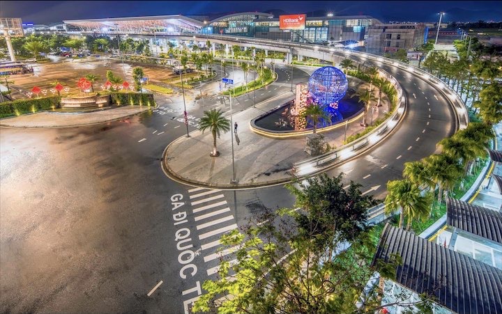 The entrance to the Da Nang airport’s international terminal. Photo: https://www.danang.gov.vn