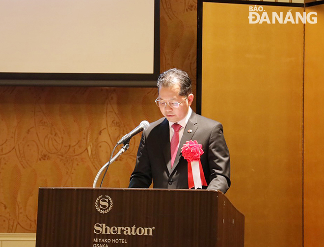 Da Nang Party Committee Secretary Nguyen Van Quang speaking at the seminar