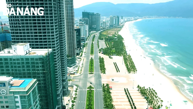 A corner of the Vo Nguyen Giap - Hoang Sa coastal route. Photo: THANH LAN