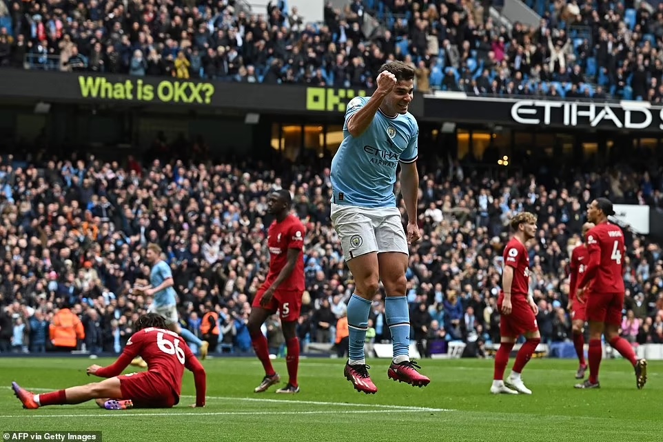 Man City ngược dòng giành chiến thắng 'hủy diệt' trước Liverpool