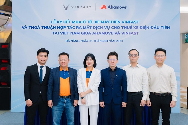 Ahamove đầu tư 200 xe máy điện VinFast thực hiện 