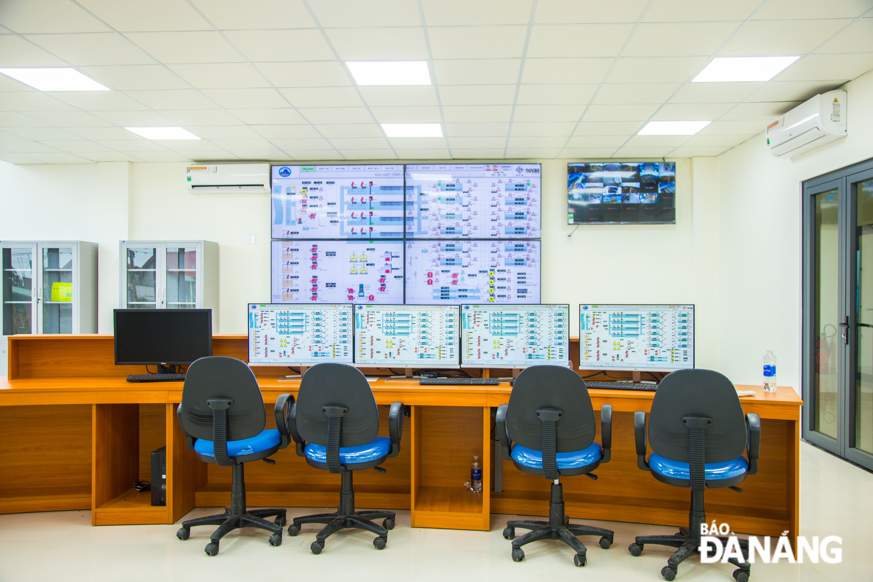 The central control room of the Hoa Lien Water Plant is equipped with a modern system