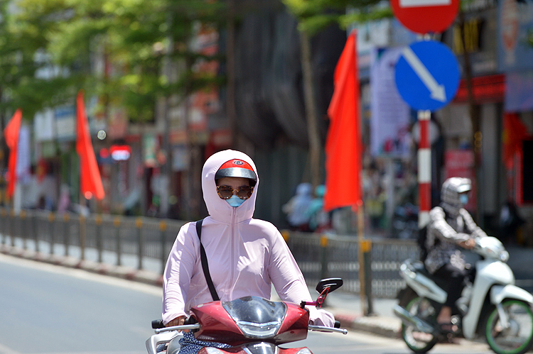 Northern Viet Nam and Mid-central region will brace for widespread heatwave from from April 3-5. Photo: Baotintuc