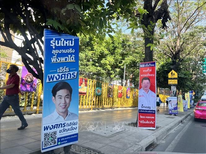 Băng rôn bầu cử trên một đường phố ở thủ đô Bangkok (Thái Lan), ngày 21/3.