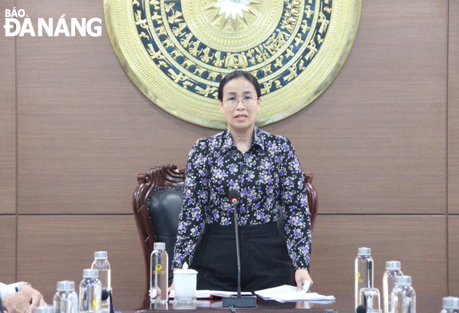Phó Chủ tịch HĐND thành phố Nguyễn Thị Anh Thi phát biểu tại buổi làm việc.  Ảnh: PHAN CHUNG