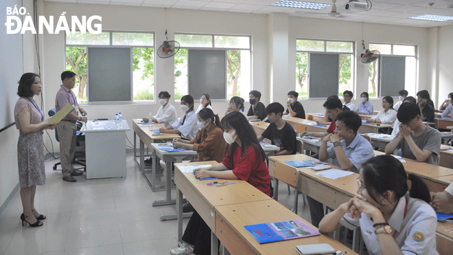 Thí sinh tham gia kỳ thi đánh giá năng lực tại hội đồng thi Trường Đại học Công nghệ thông tin và Truyền thông Việt - Hàn. Ảnh: NGỌC HÀ	