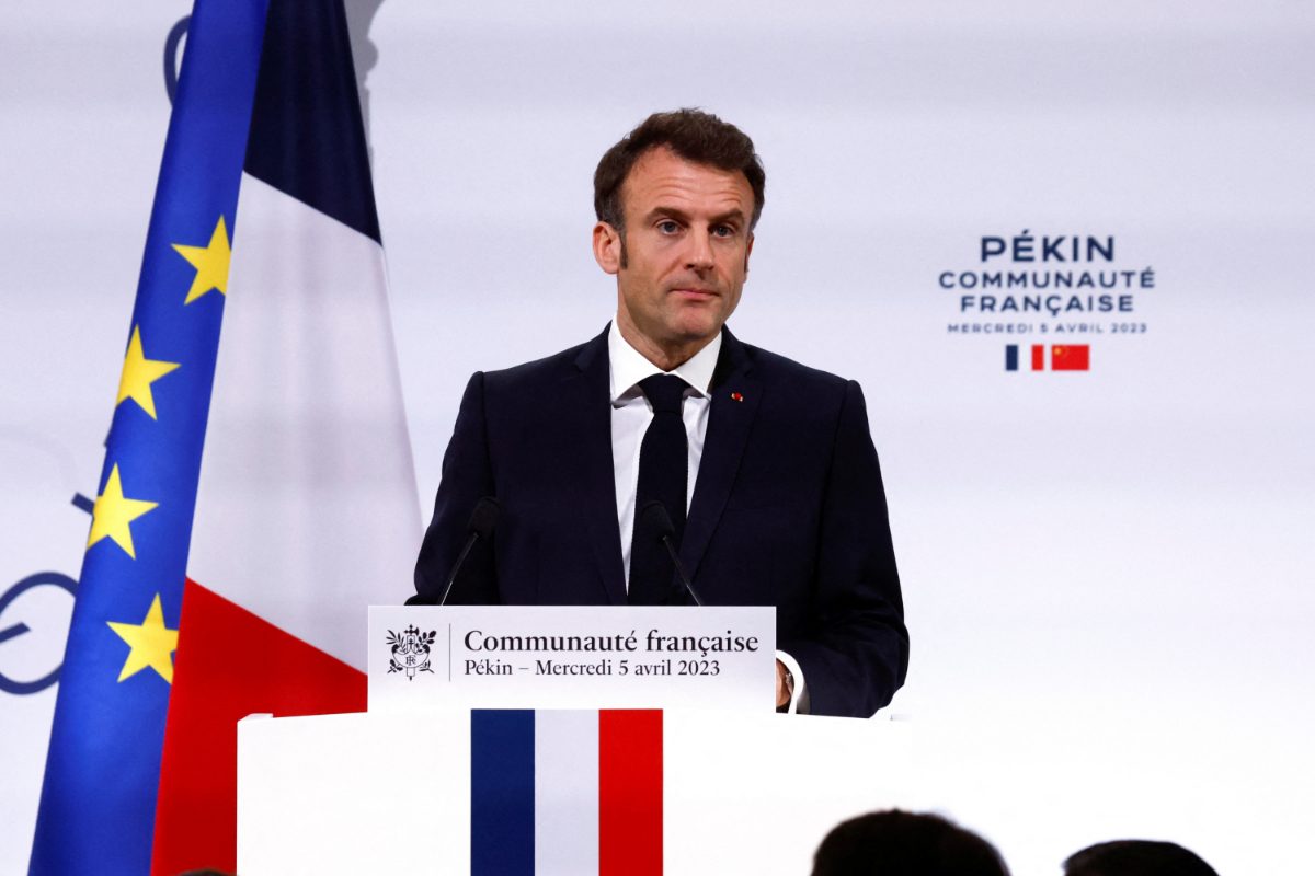 Tổng thống Pháp Emmanuel Macron phát biểu trước cộng đồng người Pháp tại Bắc Kinh (Trung Quốc) ngày 5-4. Ảnh: Reuters	
