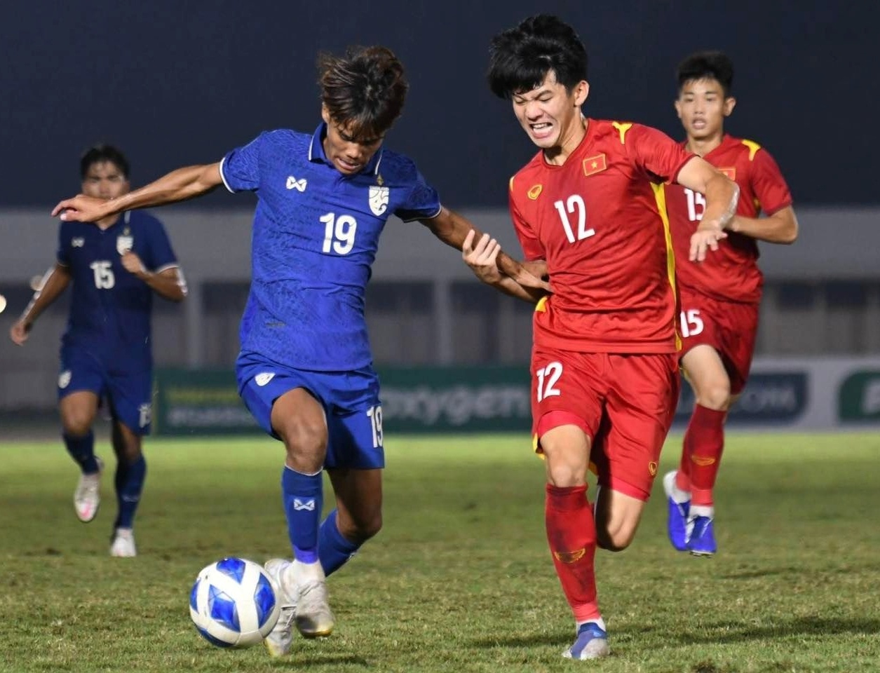 Đội tuyển U22 Việt Nam (bên phải) sớm gặp U22 Thái Lan tại vòng bảng SEA Games 32. Ảnh: P.N	