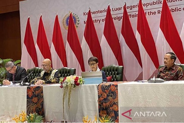Indonesia's Minister of Foreign Affairs Retno Marsudi (second right), issues a press statement in Jakarta on April 5. (Photo: ANTARA)
