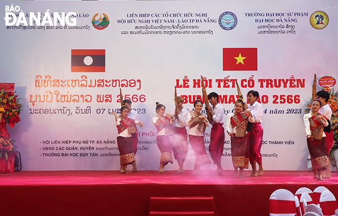 A musical performance of Laos students performed at the festival. Photo: X.D