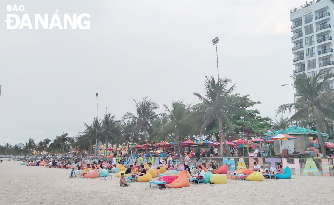 Dịp lễ năm nay, nhiều hoạt động vui chơi giải trí sẽ được tổ chức tại khu vực biển Đà Nẵng để phục vụ người dân và du khách. TRONG ẢNH: Một góc bãi biển Mân Thái. Ảnh: THU HÀ