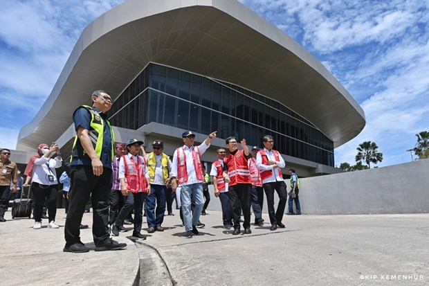 Indonesian officials inspect the readiness of transportation facilities and infrastructures in Labuan Bajo, East Nusa Tenggara. (Photo: asean2023.id)