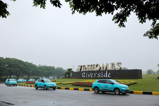 Kể từ ngày hôm nay, 600 chiếc taxi Xanh SM đã chính thức hoạt động tại Hà Nội, trước khi được mở rộng tới ít nhất 5 tỉnh, thành phố trên cả nước trong năm nay.
