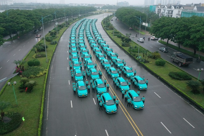 Kể từ ngày hôm nay, 600 chiếc taxi Xanh SM đã chính thức hoạt động tại Hà Nội, trước khi được mở rộng tới ít nhất 5 tỉnh, thành phố trên cả nước trong năm nay.