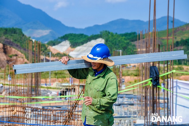 Người lao động, người có thu nhập thấp cần được hỗ trợ để nhà ở ổn định để có thể an tâm gắn bó với công việc.