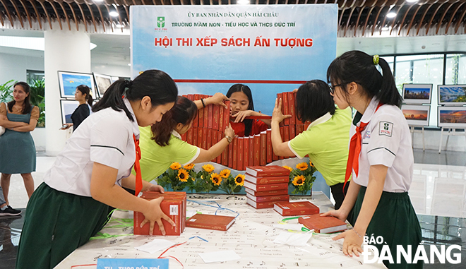 The Duc Tri Kindergarten - Primary and Junior High School participates in the 'Impressive book-display' contest. Photo: X.D