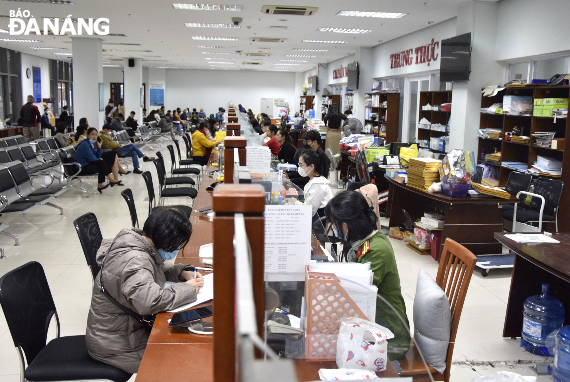 Administrative transactions at the ‘One-stop-shop’ site at the Da Nang Administrative Centre. Photo: TRONG HUY