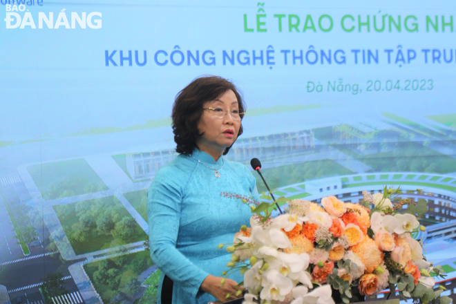 Vice Chairwoman of the municipal People's Committee Ngo Thi Kim Yen speaking at the ceremony. Photo: M.Q