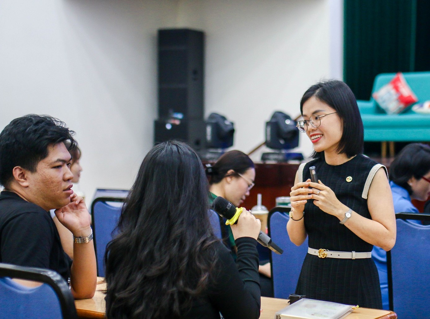 Ms. Thuong Nguyen (right), who is Human Resources Manager at the Da Nang Marriott Resort & Spa, shared useful information and valued experience with students at the recent talk show entitled 