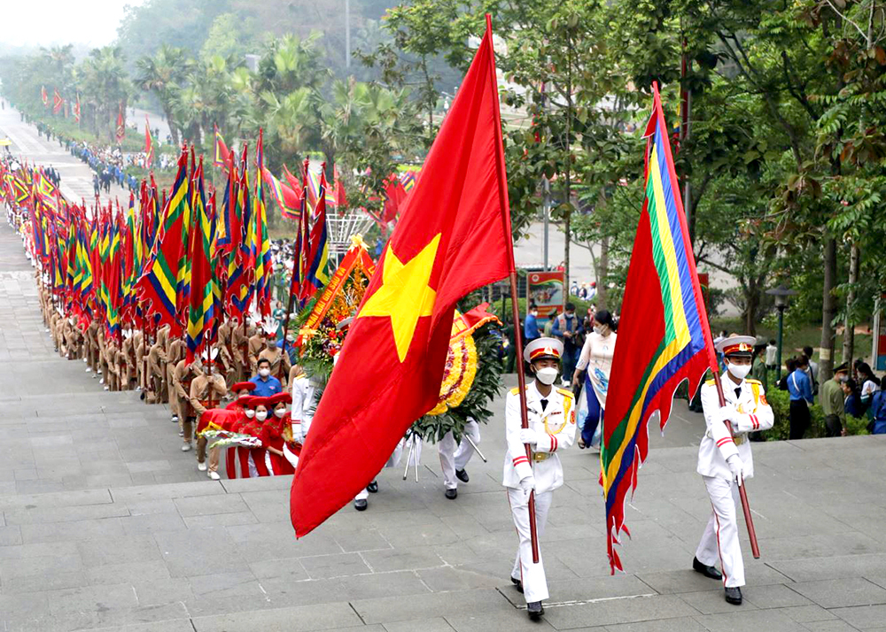 Đoàn hành lễ dâng hương tưởng niệm các Vua Hùng (10-3 âm lịch năm 2022). Ảnh: Báo Phú Thọ	