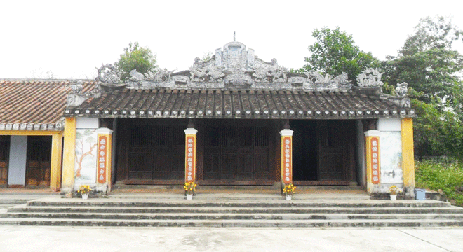 The Duong Lam village communal house has the same architectural style as the four-pillar house in the southern region. Photo: G.H