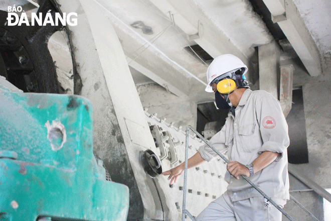 Employees of Central Regional Cement Company Limited are fully equipped with protective gears when working. Photo: X.HAU