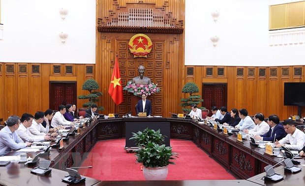 Thủ tướng Phạm Minh Chính chủ trì họp Thường trực Chính phủ về giải pháp giảm lãi suất và thúc đẩy thị trường bất động sản. (Ảnh: Dương Giang/TTXVN)