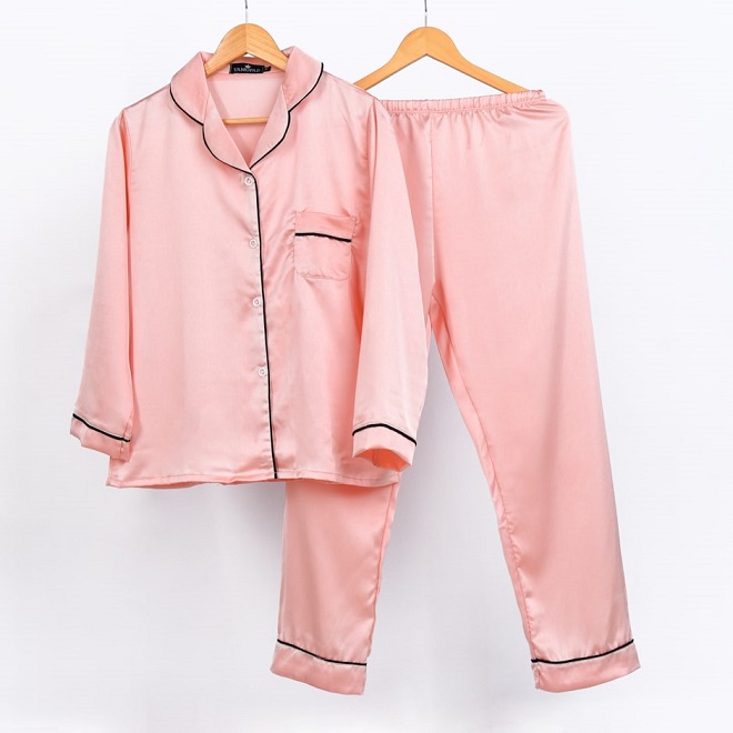 Bộ đồ ngủ pijama Yamo màu hồng.
