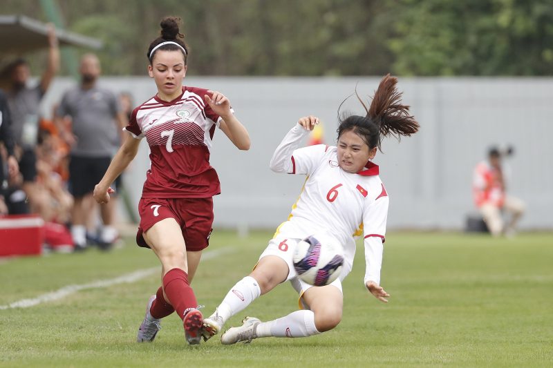 Đội chủ nhà U17 nữ Việt Nam thi đấu xuất sắc và giành chiến thắng 5-0 trước U17 nữ Palestine trong trận ra quân tại bảng C, vòng loại giải U17 nữ châu Á 2024. Ảnh: VFF