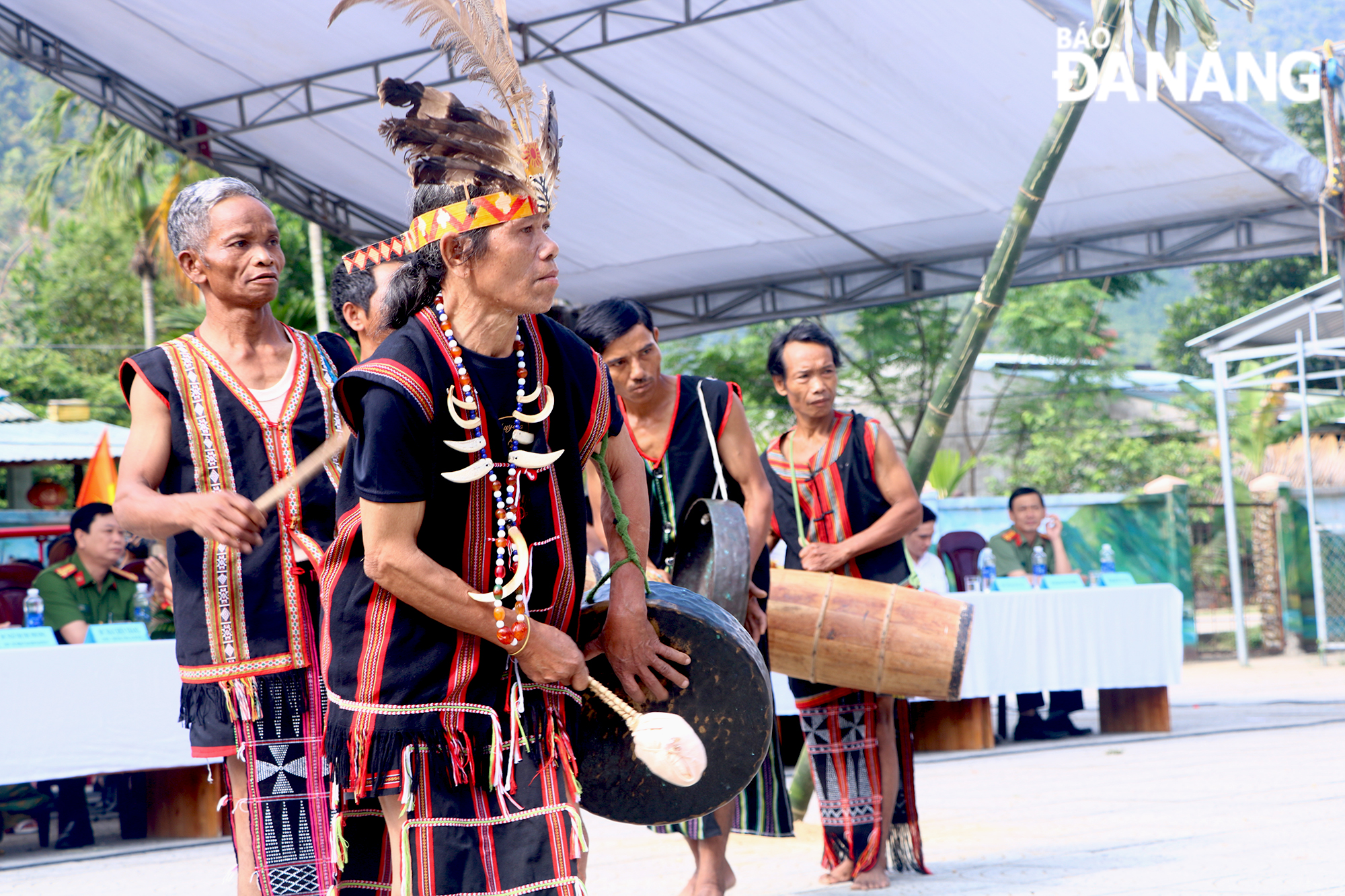 A performance of 'Tung tung da da' dance by the Co Tu ethnic minority people