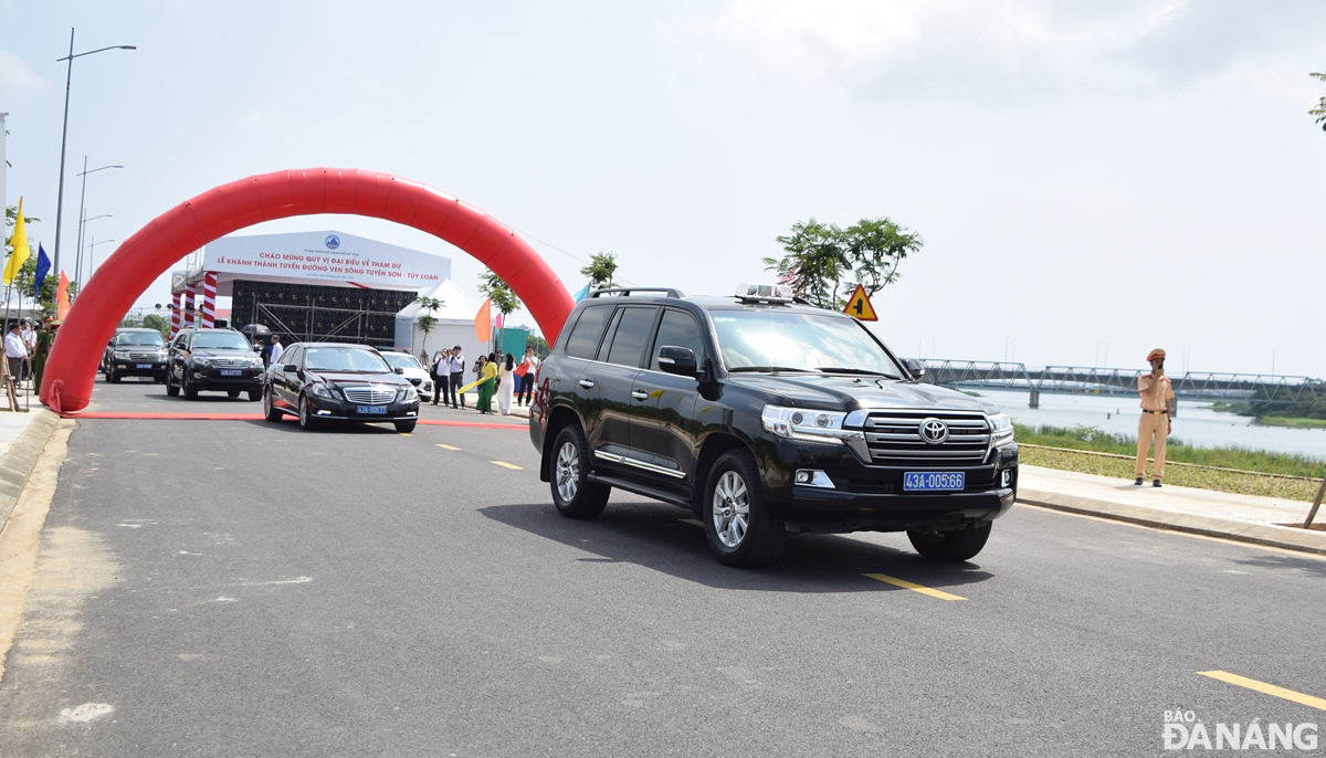 The Tuyen Son - Tuy Loan Loan riverside route was opened to traffic on Friday morning