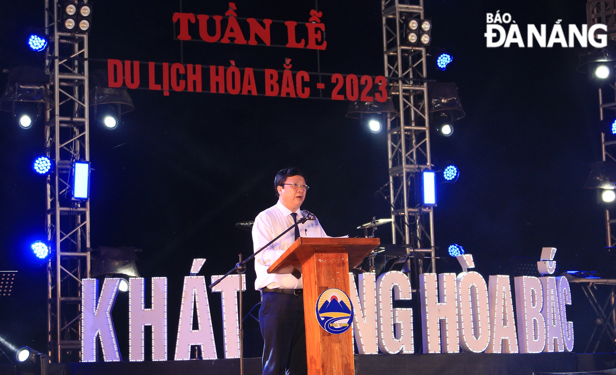 Vice Chairman of Hoa Vang District People's Committee Nguyen Thuc Dung delivering a speech at the opening ceremony of the Hoa Bac Tourism Week in 2023.