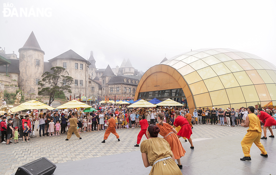 The Sun World Ba Na Hills tourist area organises many activities to serve visitors.