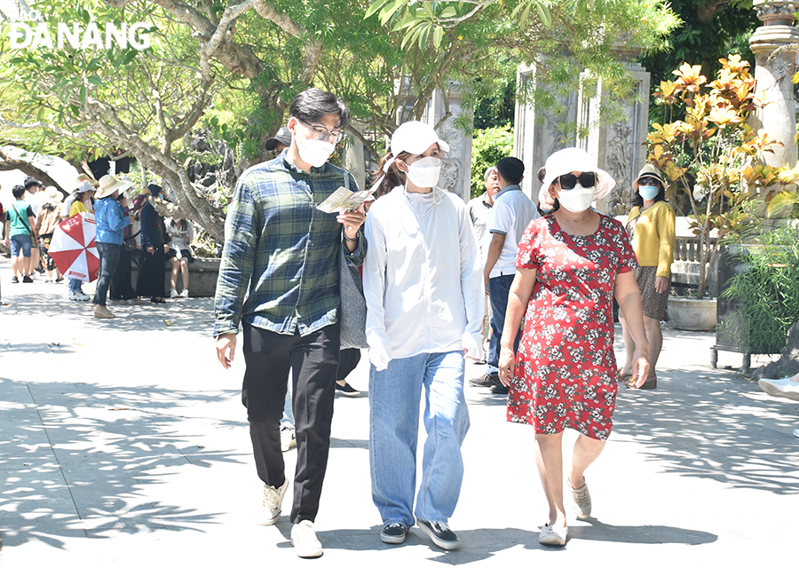  Tourists visit the Marble Mountains special national scenic site.