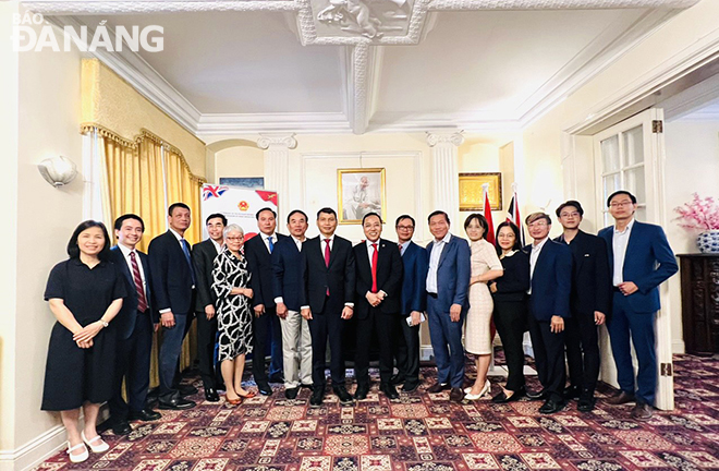 Đoàn công tác thành phố thăm Đại sứ quán Việt Nam tại Anh; Trung tâm Tài chính, Công nghệ và Khởi nghiệp