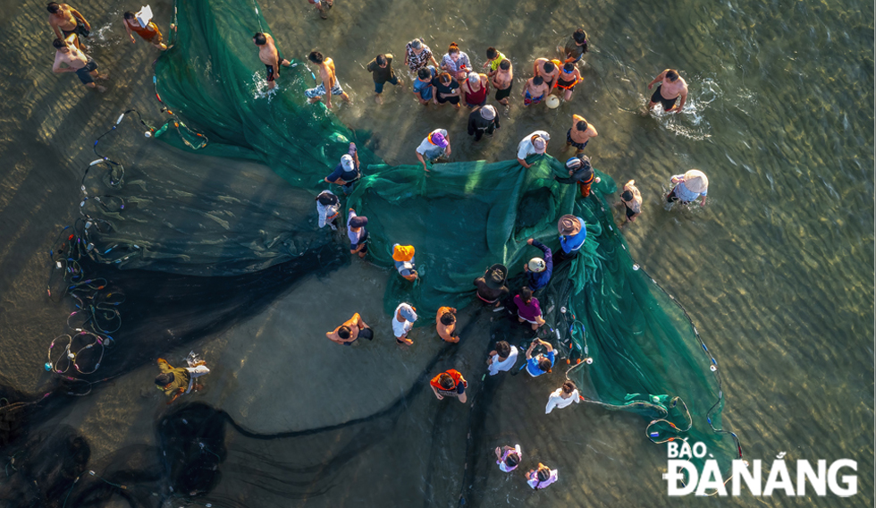 Dropping fishing nets together