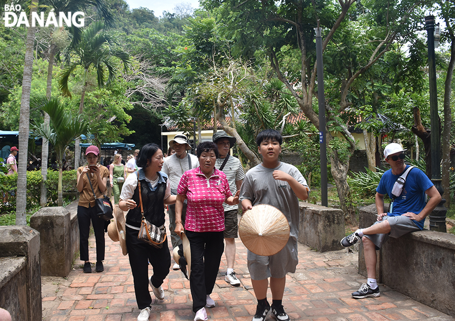 Visitors at the Marble Mountains Tourist Area. Photo: NHAT HA