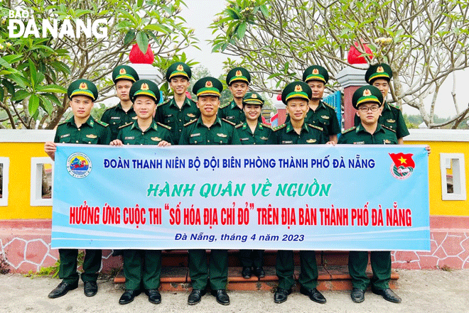 Tuổi trẻ Bộ đội Biên phòng thành phố hành trình về địa chỉ đỏ tại Khu lăng mộ danh nhân, chiến sĩ yêu nước Đỗ Thúc Tịnh. Ảnh: N.t