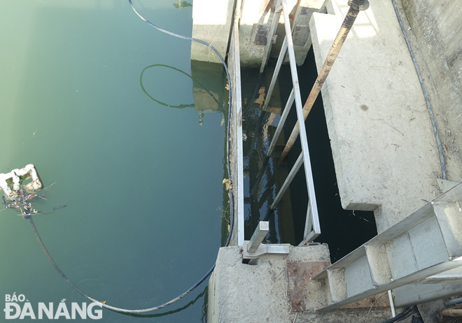 Nhờ vậy, Công ty CP Cấp nước Đà Nẵng đã khai thác được nguồn nước có độ mặn thấp hơn ở trên bề mặt sông Cẩm Lệ tại cửa thu nước thô vào Nhà máy nước Cầu Đỏ.