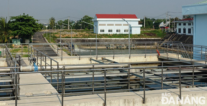 Hiện nay, Công ty CP Cấp nước Đà Nẵng vẫn đang bảo đảm cấp nước sinh hoạt cho thành phố, chưa để xảy ra thiếu nước dù độ mặn trên sông Cẩm Lệ đã vượt ngưỡng 1.000mg/l nhiều ngày.